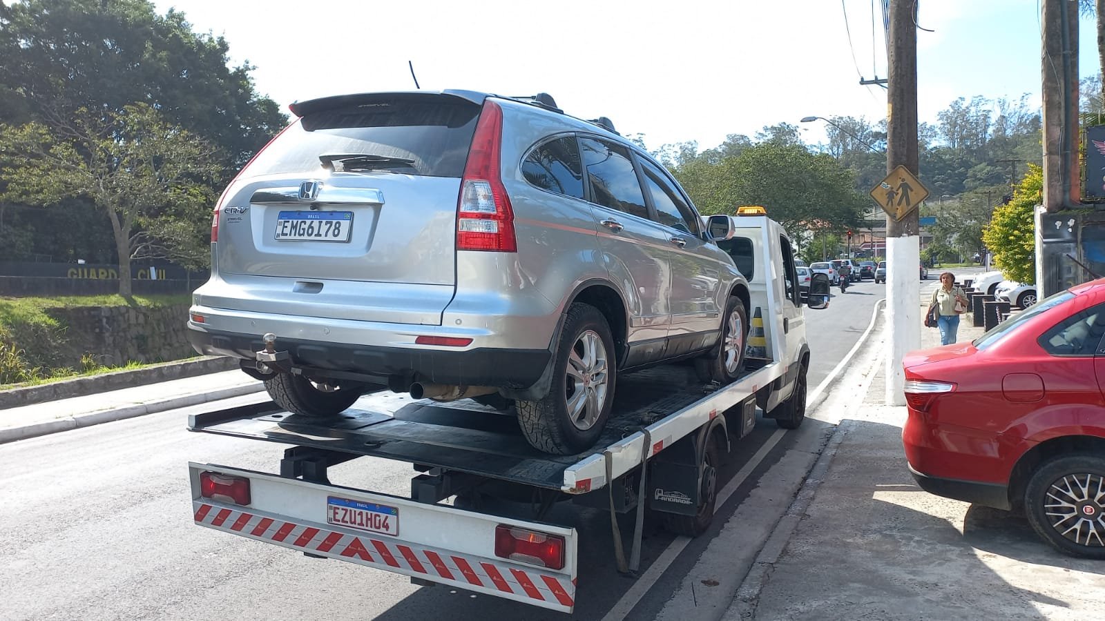 Honda CR-V transportado em plataforma pela Cammilog