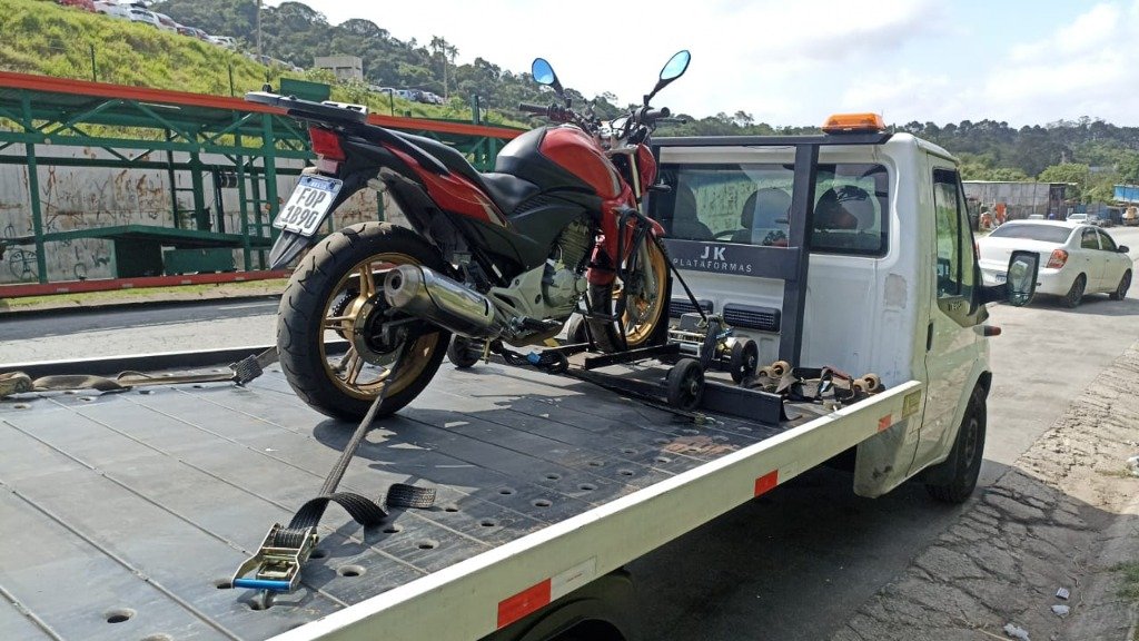 Transporte e guincho especializado de motos com plataforma Cammilog